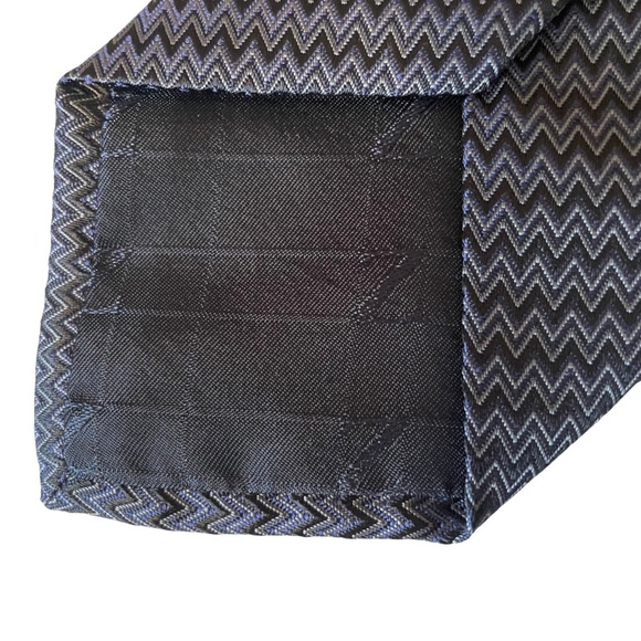 Z Zegna Black and Gray Zigzag Tie - Picture 4 of 7